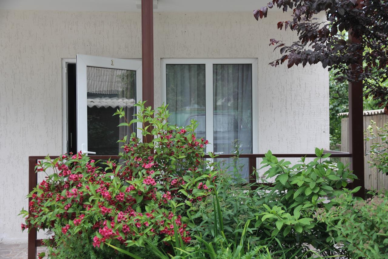 Guest House Leto Dolinka Exterior photo