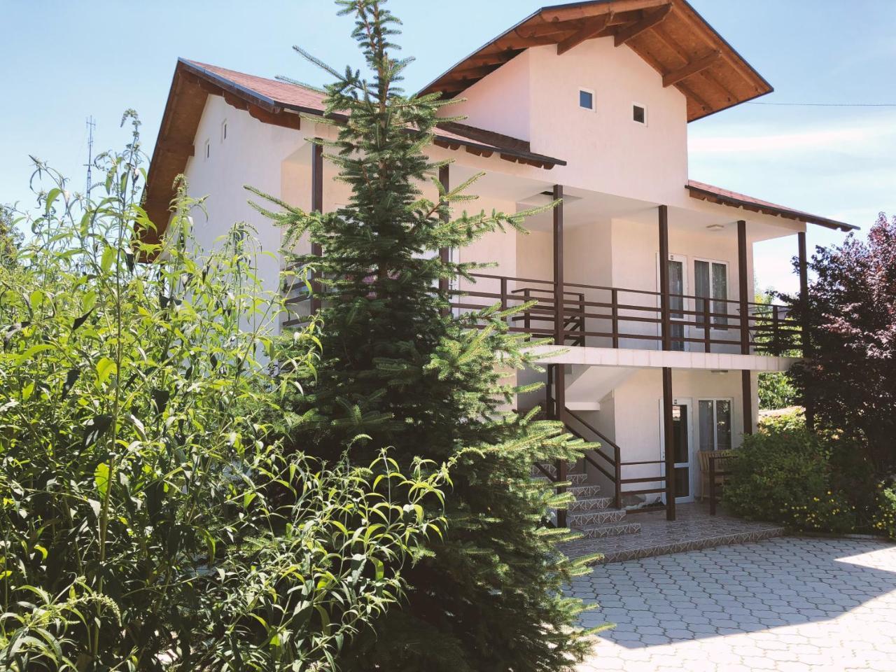 Guest House Leto Dolinka Exterior photo