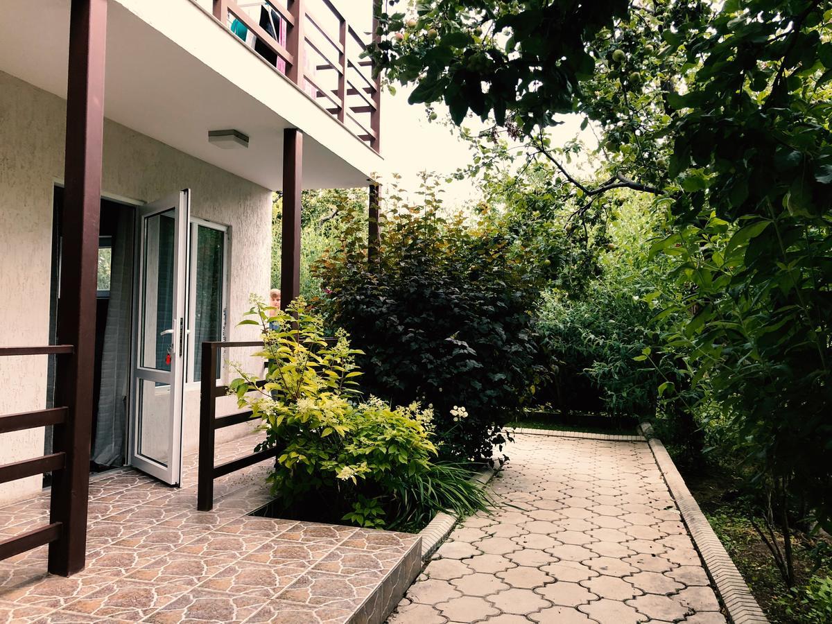 Guest House Leto Dolinka Exterior photo